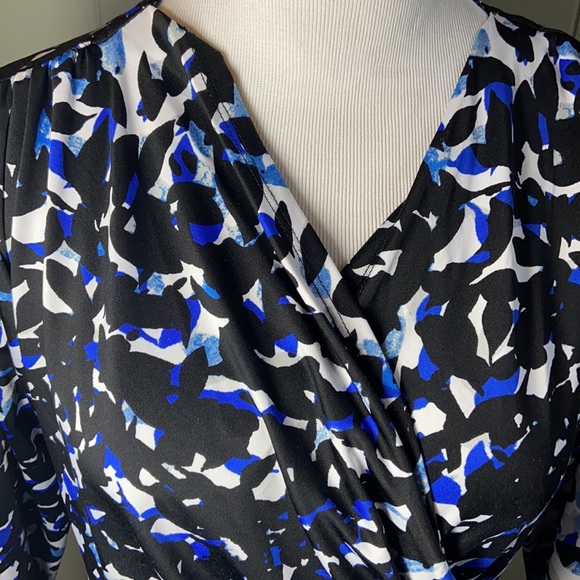 Larry Levine patterned top - Picture 4 of 7